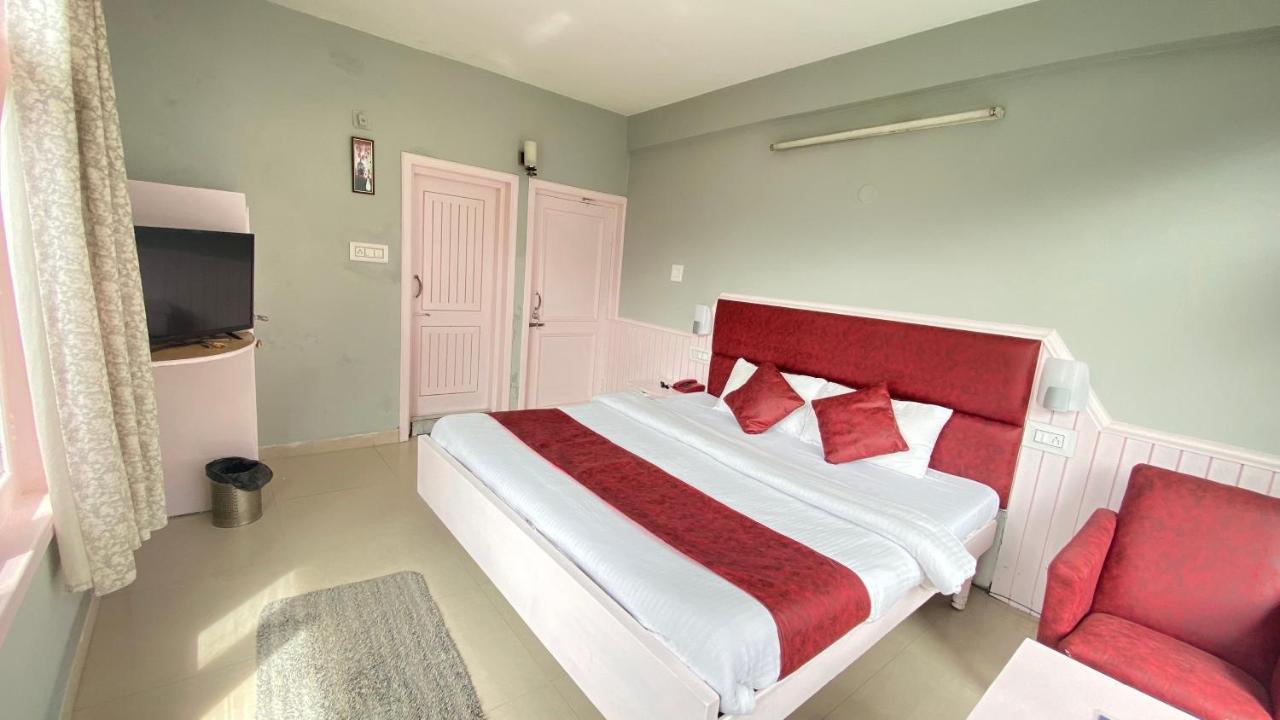 Hotel Meadows Manali ภายนอก รูปภาพ
