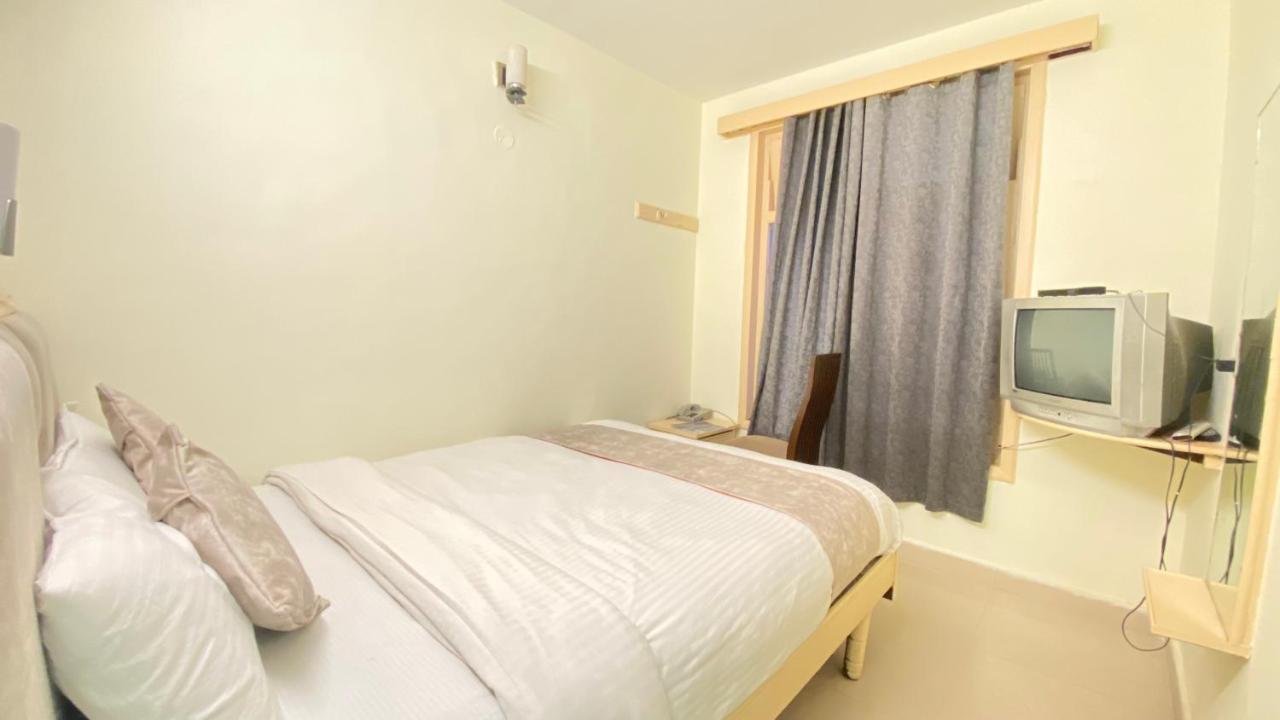 Hotel Meadows Manali ภายนอก รูปภาพ