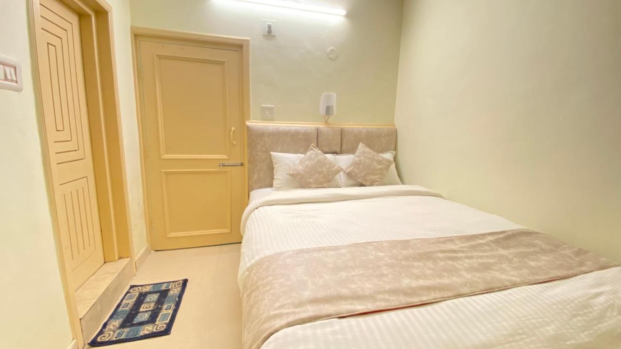 Hotel Meadows Manali ภายนอก รูปภาพ