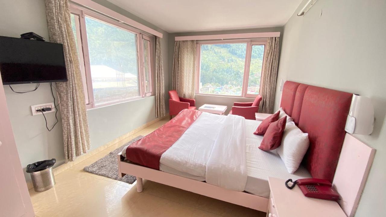 Hotel Meadows Manali ภายนอก รูปภาพ