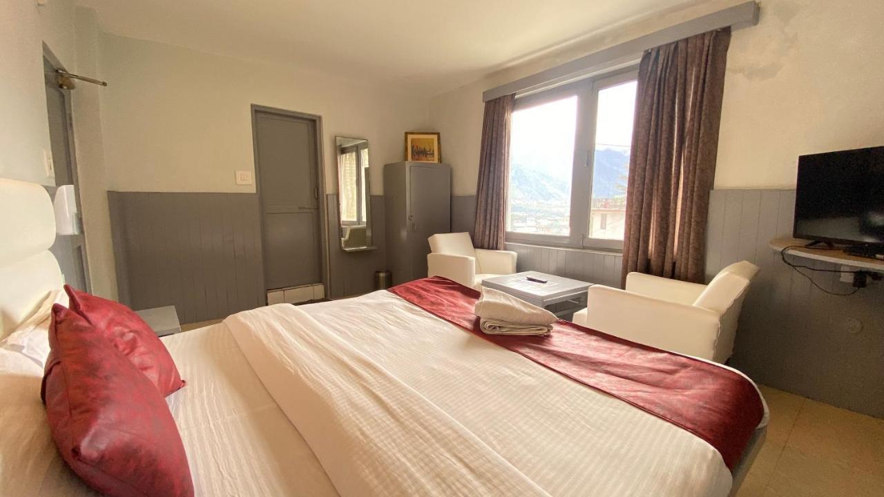 Hotel Meadows Manali ภายนอก รูปภาพ