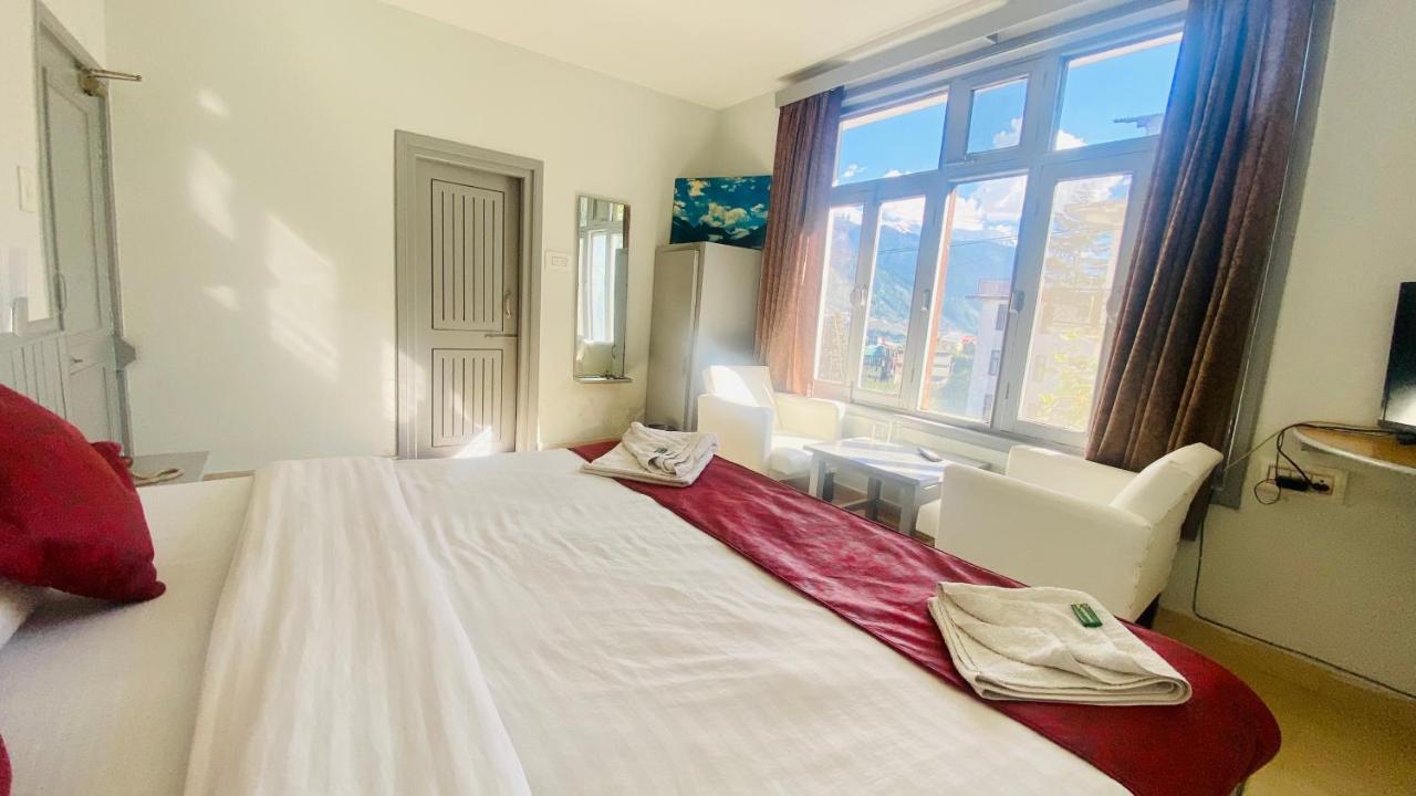 Hotel Meadows Manali ภายนอก รูปภาพ